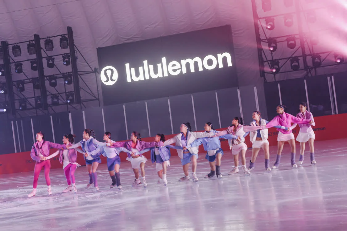 演员韩东君惊喜现身lululemon天猫超级品牌日，演绎冬日型