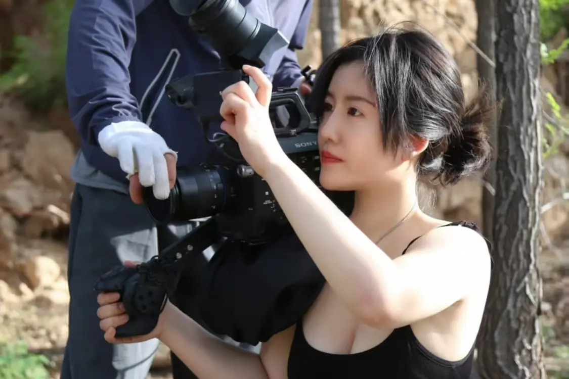 李珈西三次亮相北影节，携电影《温柔》尽显女性魅力