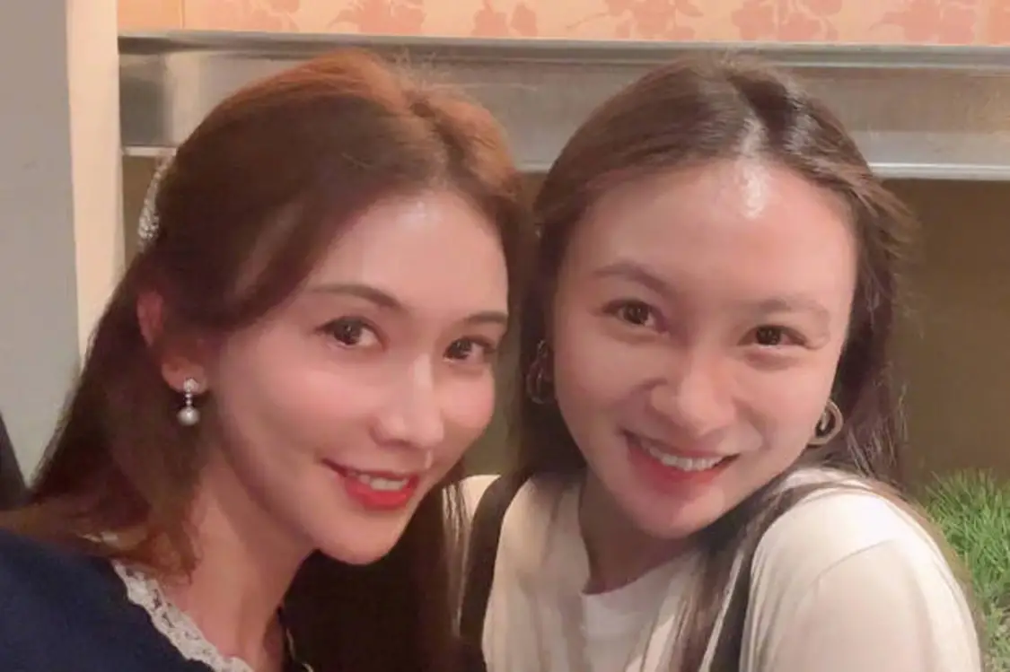 林志玲和阿如那妻子自拍，好养眼。