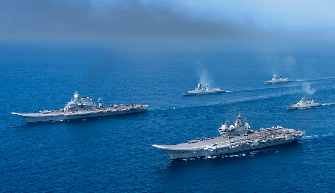 图为印度双航母编队