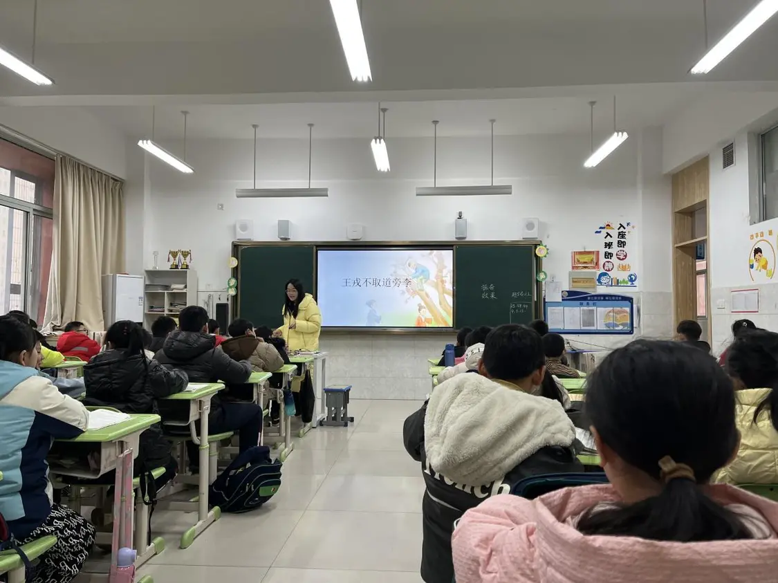 小学教育专业学生实习授课