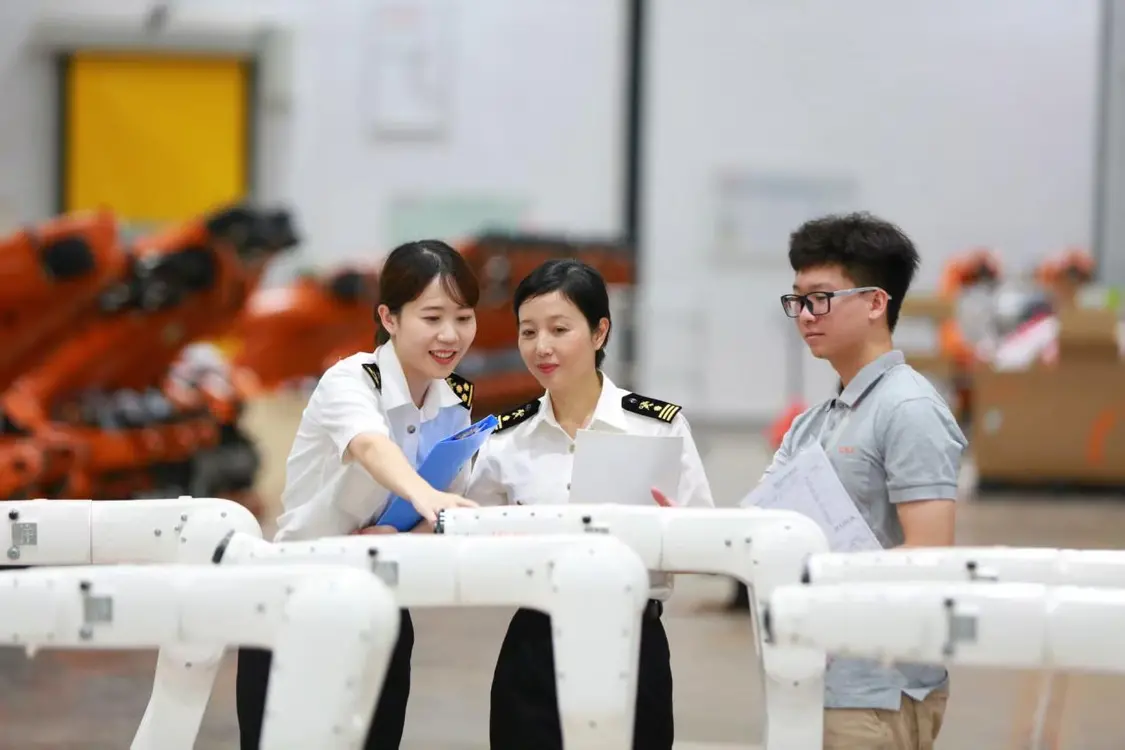 从“纸本手册”到“智慧通关”，顺德助力佛山海关服务推动外贸高质量发展