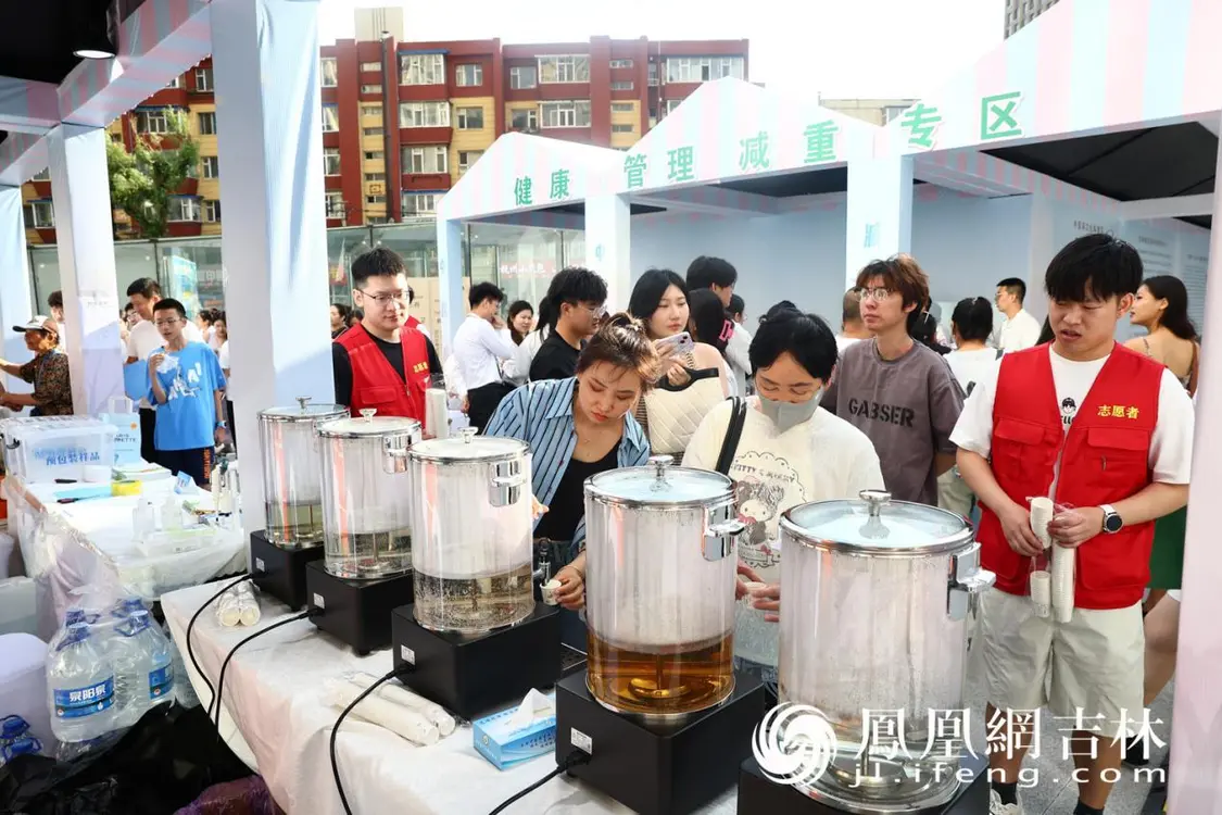 岐黄夜韵耀春城，长春中医药大学附属医院中医药文化消夏夜市火爆出圈
