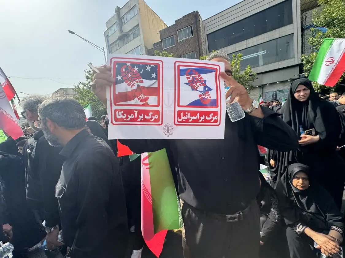 凤凰女记者战地日记丨伊朗民众国葬上大喊打倒美国，现场CNN记者：他们行动上可不那样