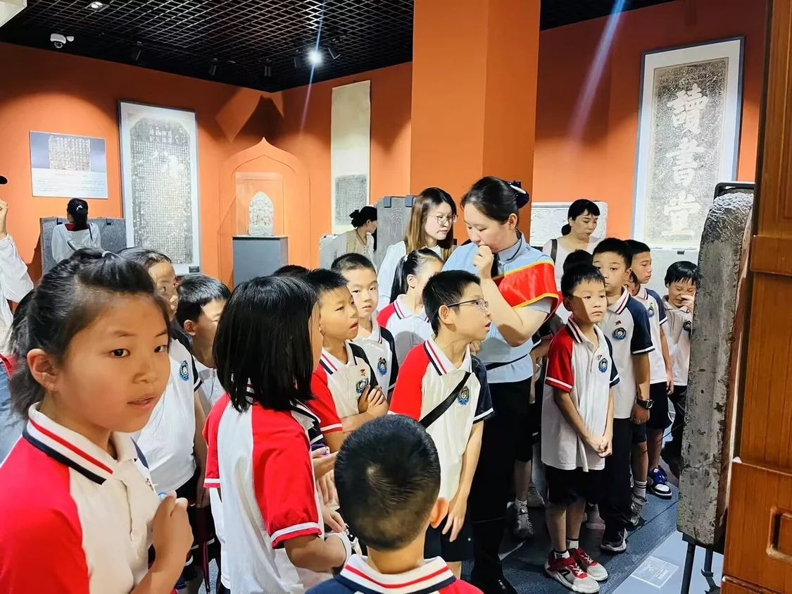 童趣研历史 文脉永相传——济南市舜玉小学二（3）中队走进济南市博物馆