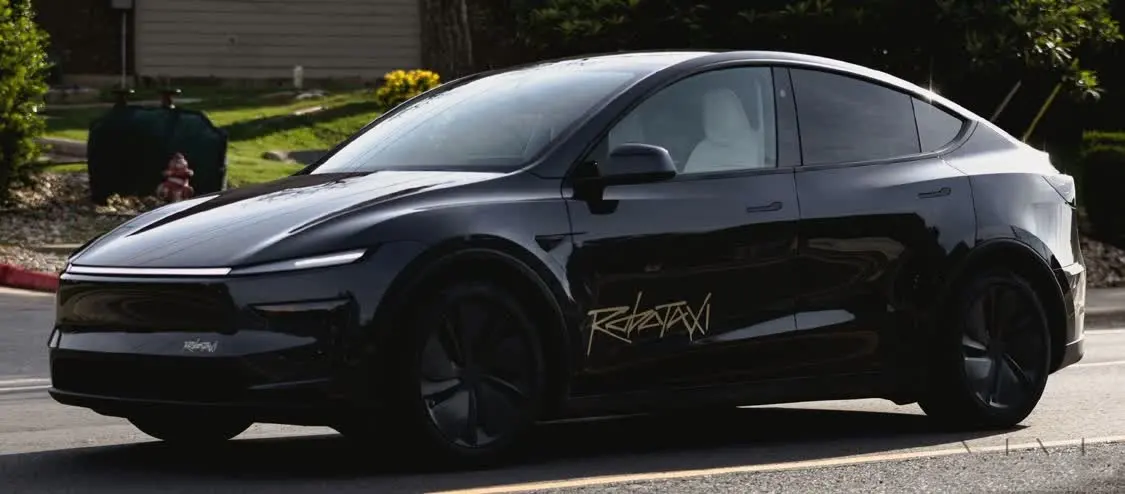 马斯克称Robotaxi年底将不再配备安全员