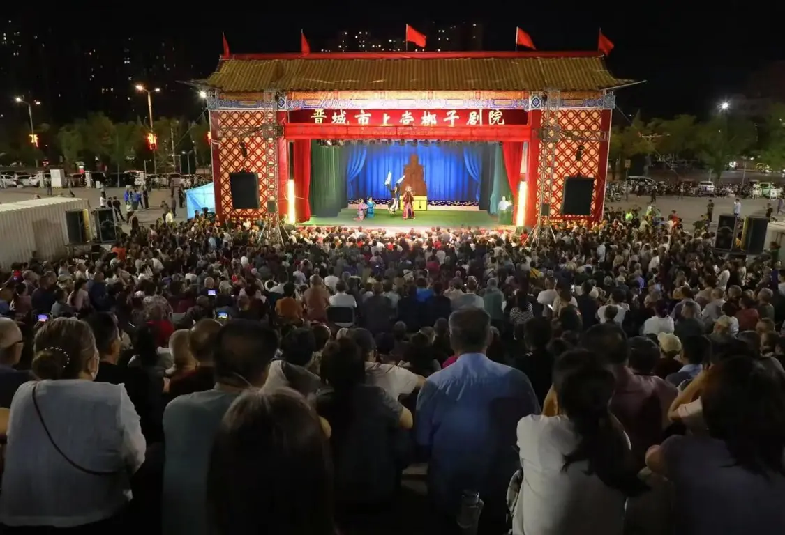 市民观看名角表演