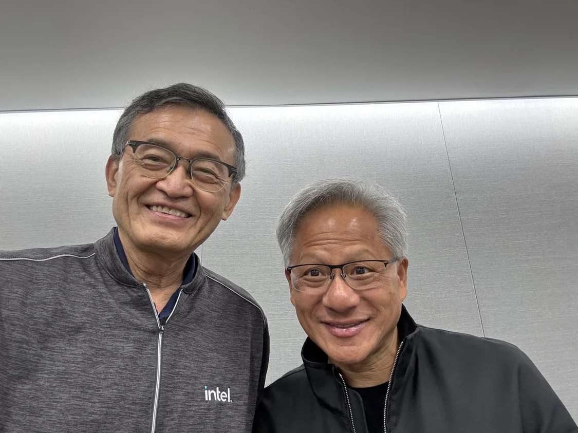 陈立武公布的与黄仁勋合影