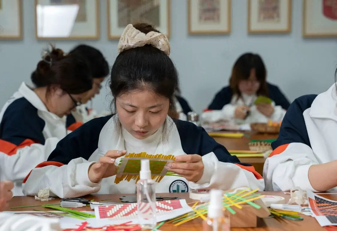 为非遗“添彩”，为青春“赋能”：江苏建院的文化育人新实践