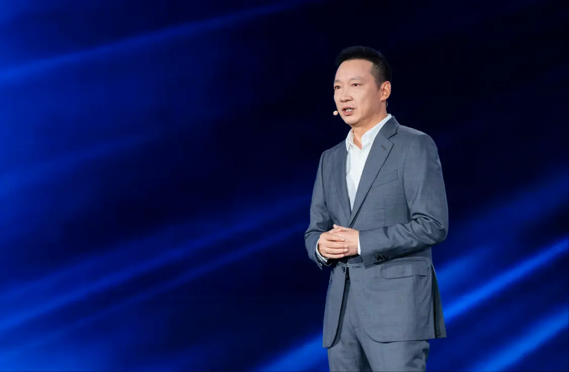 荣耀CEO李健：MagicOS 10与iOS、鸿蒙、安卓、Windows
互联