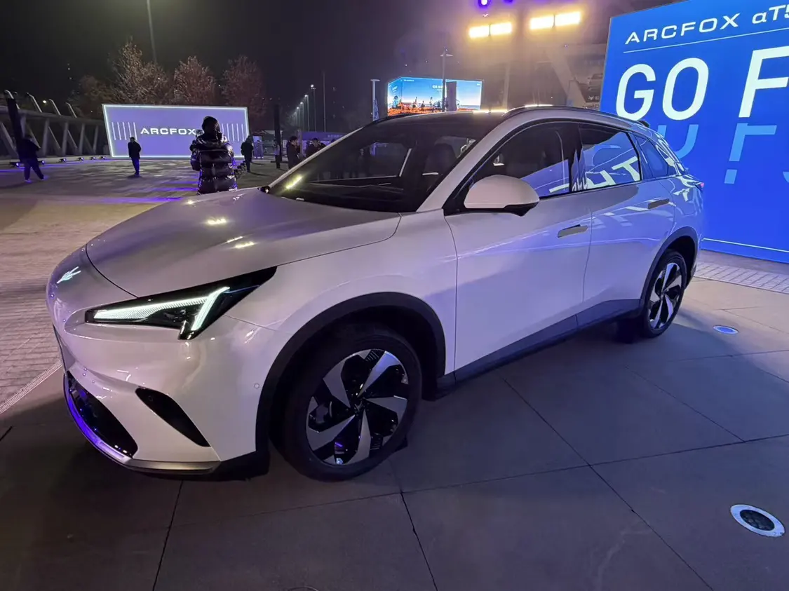 极狐全新阿尔法T5正式上市,限时优惠价10.98万元起