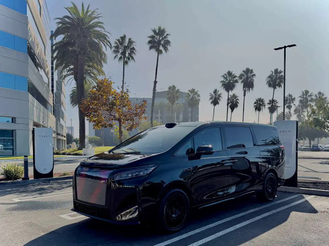 贾跃亭“握手”马斯克？ 法拉第未来宣布接入特斯拉超充网络