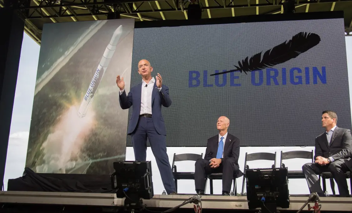 华尔街日报：“退而不休”的贝佐斯与马斯克踏入“同一条河流”