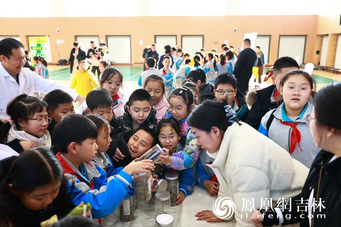 图集丨长春中医药大学附属第三临床医院“健康市集”进校园，沉浸式体验助力文化“破圈”