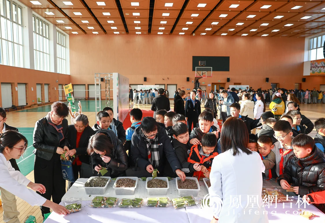图集丨长春中医药大学附属第三临床医院“健康市集”进校园，沉浸式体验助力文化“破圈”