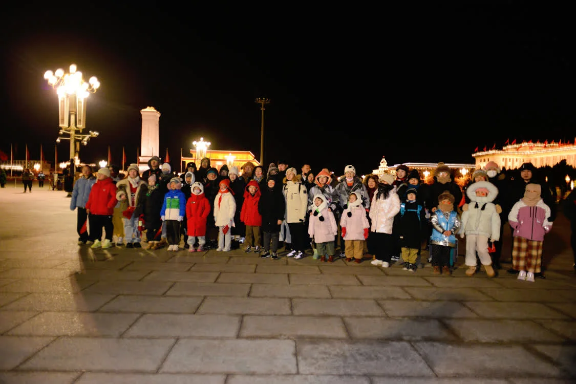 致敬“城市唤醒人” “温暖童行”元旦公益行动举行