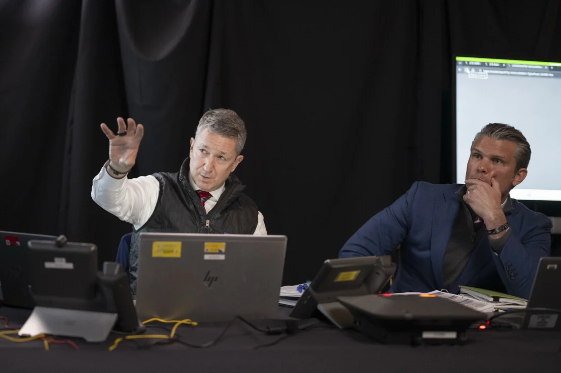 特朗普發布觀看美軍對委軍事行動照片