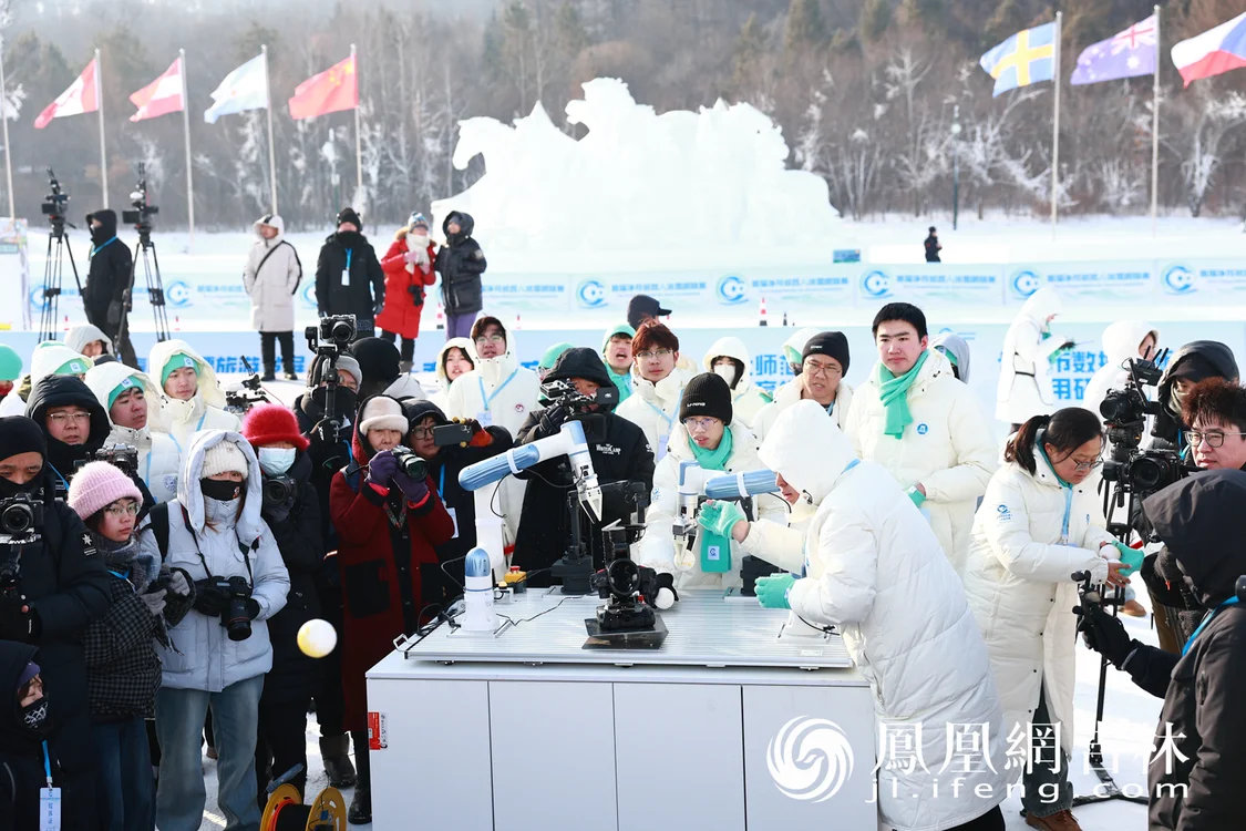科技与冰雪“双向奔赴”——首届净月机器人冰雪趣味赛在净月潭开赛
