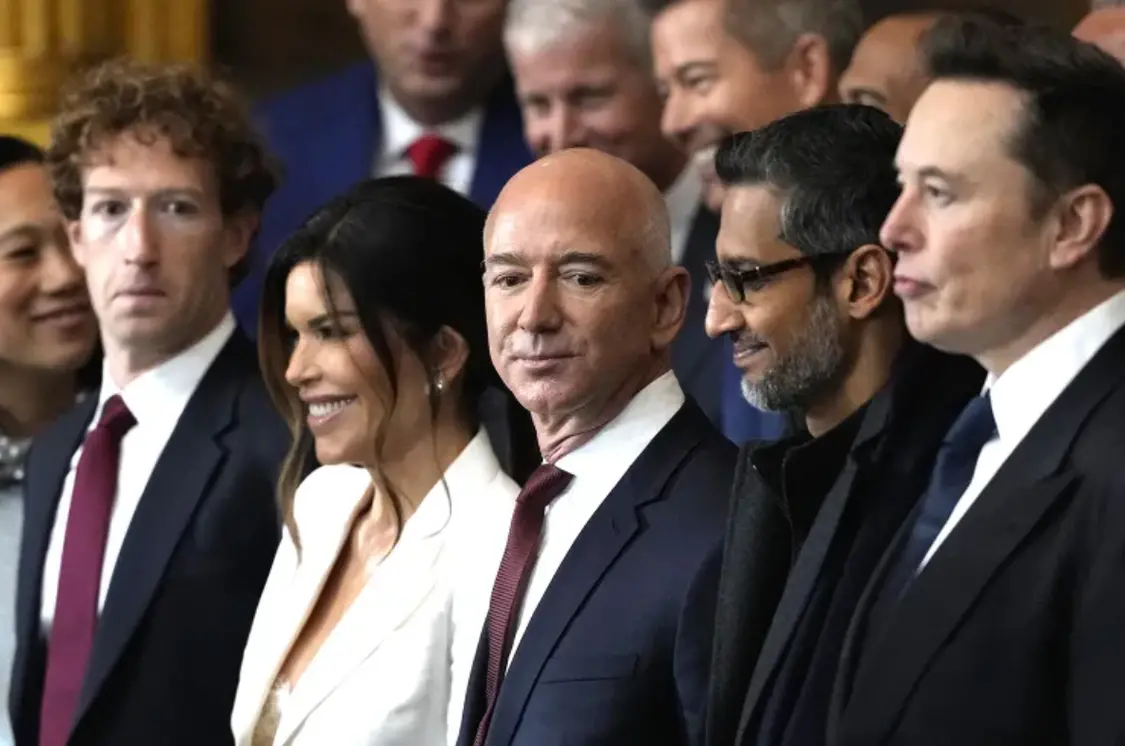 马斯克、贝佐斯以及扎克伯格参加就职典礼