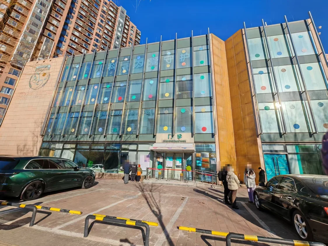 凤凰网《风暴眼》摄