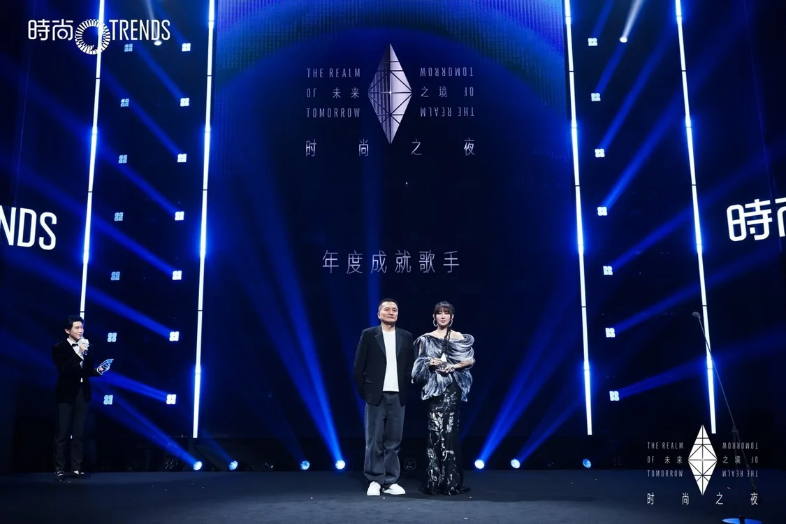 年度成就歌手 萨顶顶