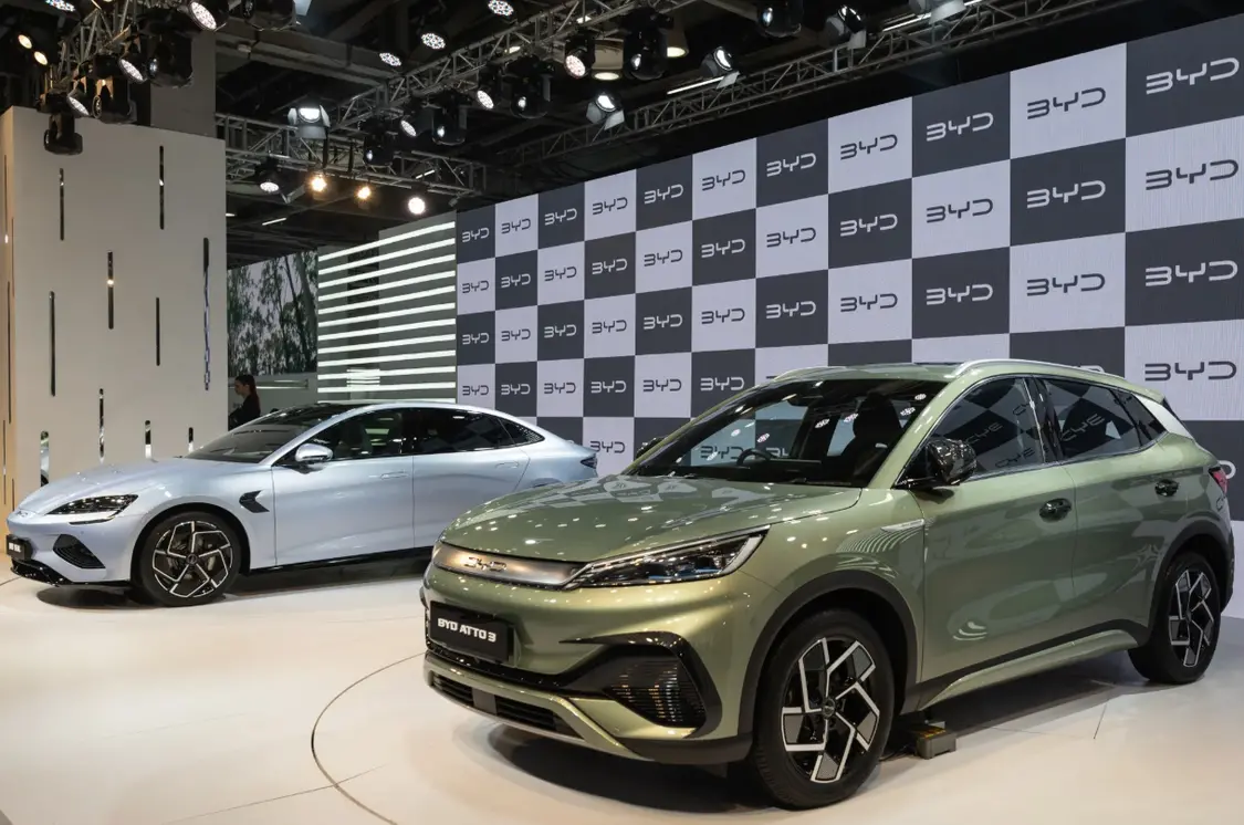 印度车展上的比亚迪海豹和Atto 3