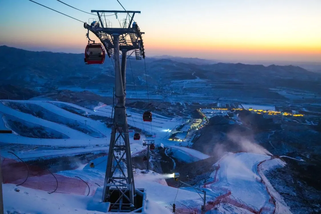 马鬃山滑雪场