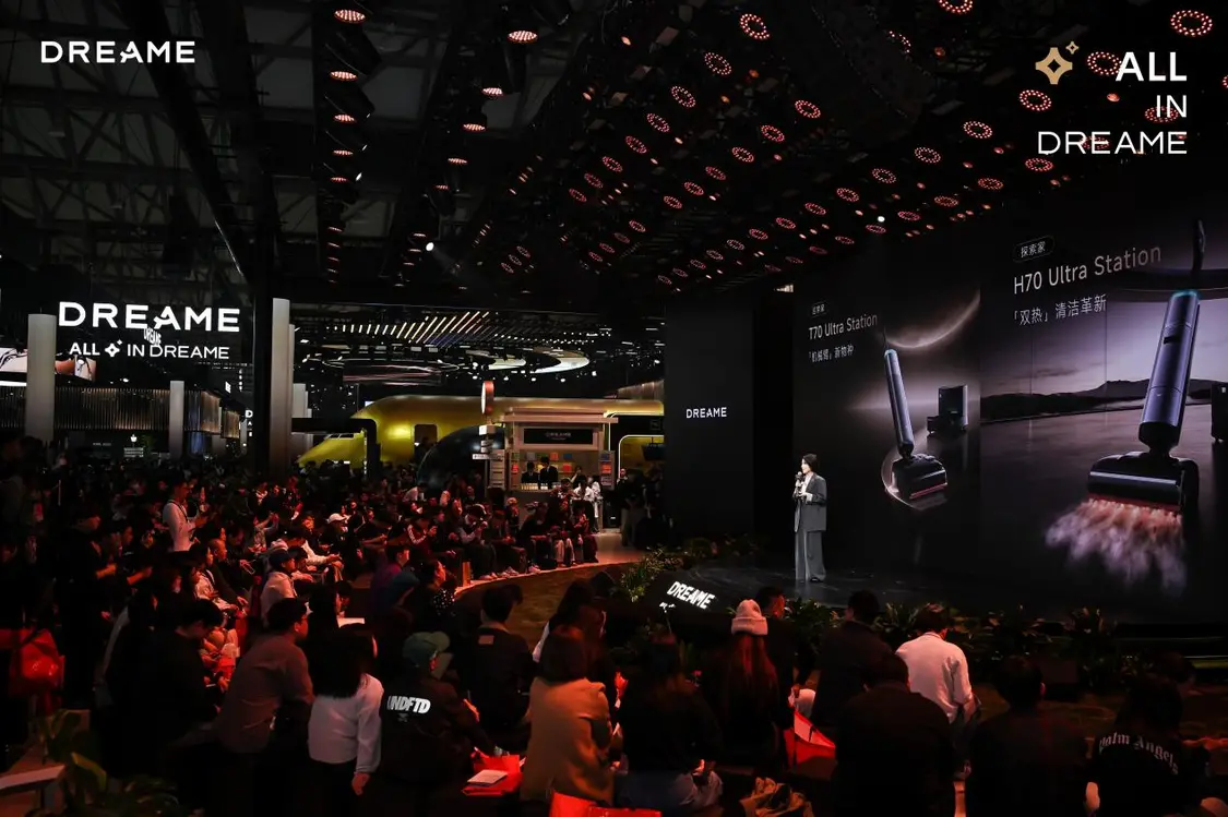 追觅洗地机推出两款产品：T70 Ultra Station可实时识别环境并主动贴合边缘，实现100%湿拖覆盖