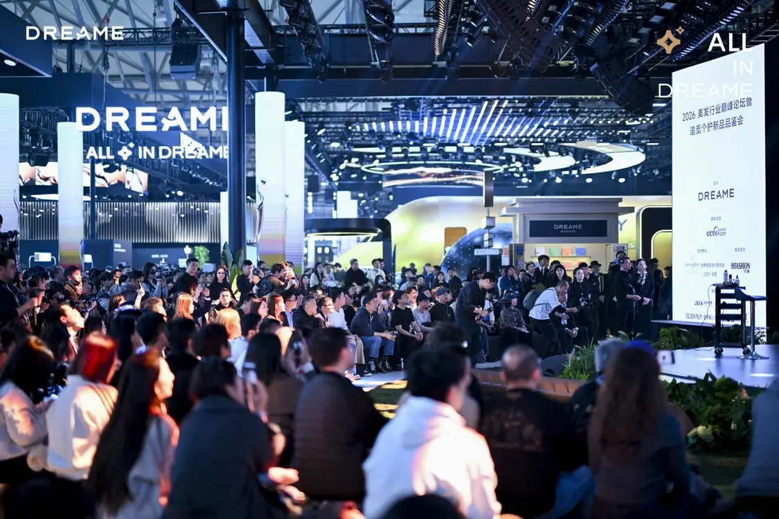 AWE2026现场 追觅科技发布多款个护新品：手机大小吹风机、干发造型一体