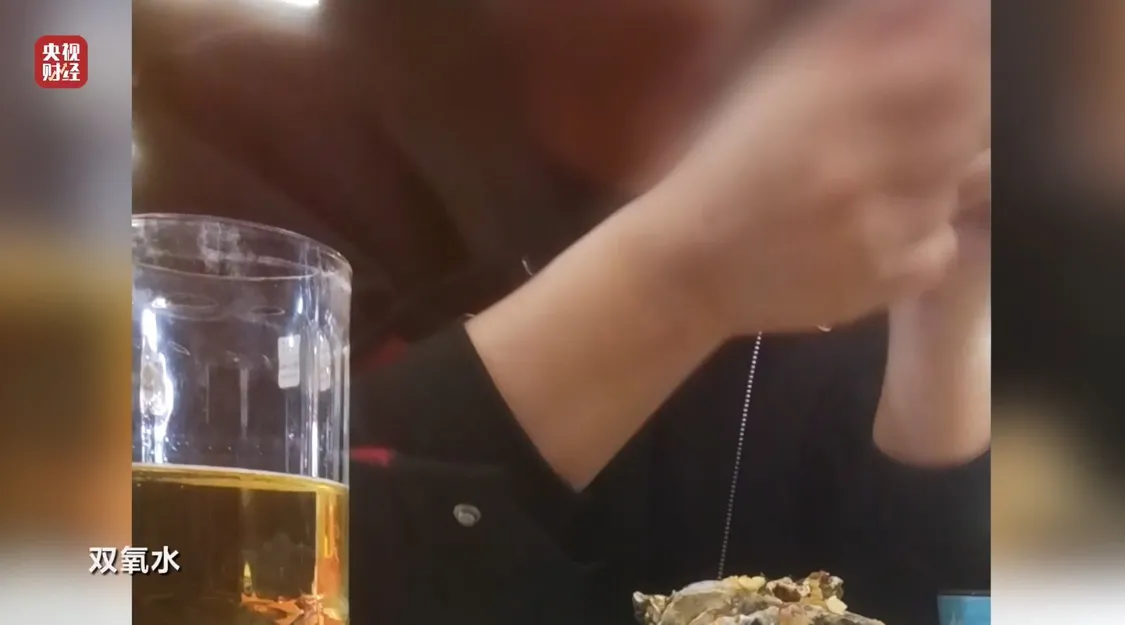 黑心“漂白鸡爪”，生产车间令人作呕，有毒的双氧水随便用_https://www.izongheng.net_健康_第14张