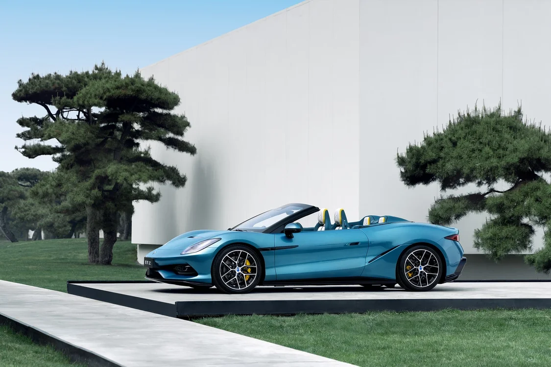 腾势Z北京车展首秀：零百加速2秒内，将于7月古德伍德首发