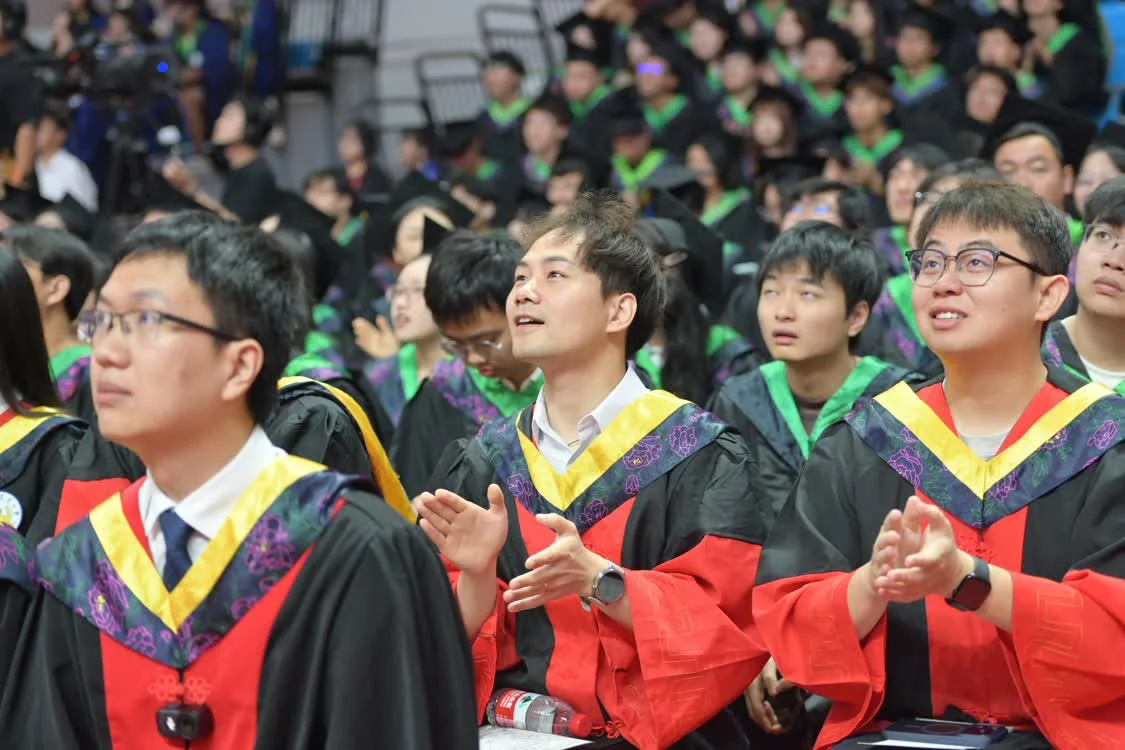 sjb世俱杯官方网站校长陈发棣毕业致辞刷屏:读得懂国家“大节气”,守得住自己的“小花期”