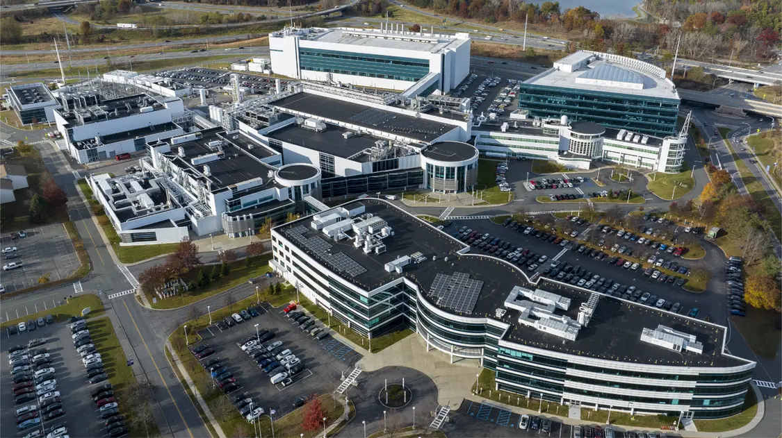 ASML High NA EUV光刻机首批组件抵达纽约州奥尔巴尼纳米技术综合体