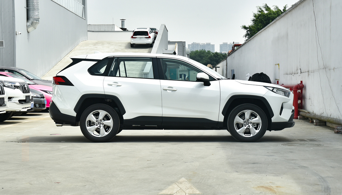 一汽豐田rav4榮放2020款20lcvt四驅風尚plus版