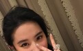 刘亦菲59岁妈妈近照曝光，竟然撞脸奶茶妹妹，被赞美过女儿刘亦菲