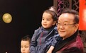 70岁王刚儿子与孙子同岁，因为一个称谓，两个孩子尴尬了