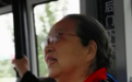 83岁“容嬷嬷”李明启坐公交，却无人给其让座？网友大呼心疼！