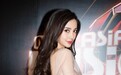 Angelababy裸色露背礼裙亮相MAMA颁奖礼 拉响心动警报