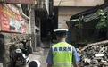 吉首商业城一名四岁男孩与家人走散，骑警暖心帮其寻找家人