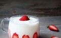 草莓味酸奶饮品中有草莓吗？