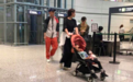 朱亚文与妻子女儿现身机场，4岁的哈哈就有大长腿