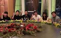 成龙房祖名罕见同框，隔着王力宏夫妇距离差很远