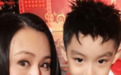 曹颖8岁儿子近照曝光，与妈妈合影被赞最帅星二代