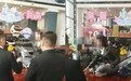 西安维权奔驰女车主现身：事情还没解决，已经几夜没睡