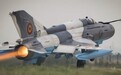 深度解析：为什么美式战机喷红火，俄式战机喷蓝火？