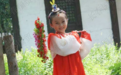 林妙可童年照曝光，身穿朝鲜族服装乖巧可爱