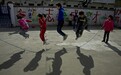 中国流动人口已连降3年 全国儿童中有12.8%为流动儿童