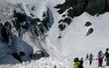 阿尔卑斯山度假村雪崩 10名游客被活埋仅4人获救