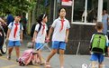 "校服新政"出台一年多 海南学生仍穿"老样式"