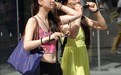 街拍：夏天女生最奇葩的穿着，惨不忍睹！